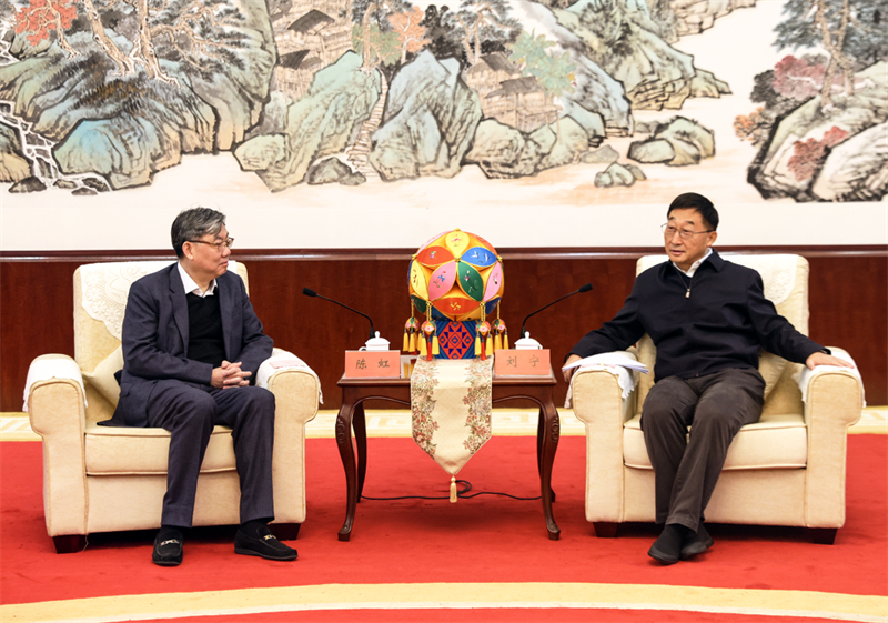 新葡的京集团350vip8888、新葡京通用五菱与广西壮族自治区人民政府、柳州市人民政府，共同签署“一二五”工程框架协议