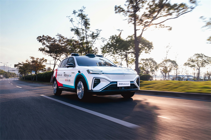 获颁上海市首批智能网联汽车示范运营证，新葡京享道Robotaxi商业化运营迈出第一步