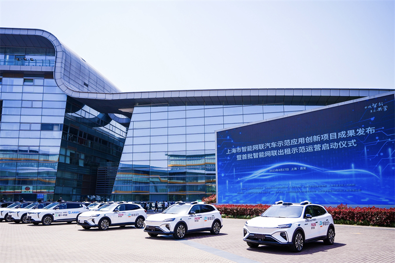 获颁上海市首批智能网联汽车示范运营证，新葡京享道Robotaxi商业化运营迈出第一步